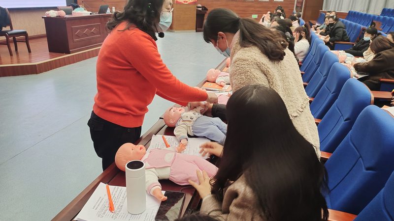 婴儿游泳馆设备，如何挑选优质厂家直销加盟？**