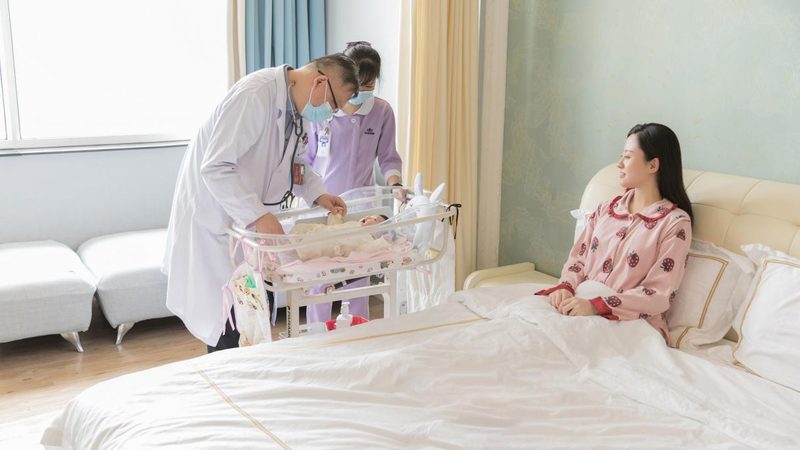育婴师培训与月嫂培训：育儿路上的不同选择