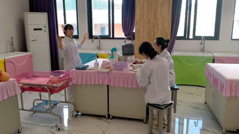 产后恢复期通常分为三个阶段：